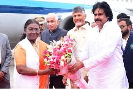 రాష్ట్రపతి ద్రౌపది ముర్ముకు స్వాగతం పలికిన గవర్నర్, చంద్రబాబు, పవన్ కళ్యాణ్