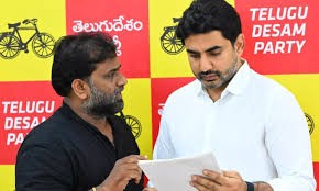 విజయసాయి రెడ్డిపై పోరాడుతున్నందుకు బదిలీ చేయించారు!