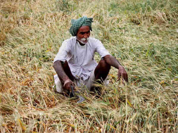 అప్పులతో కుదేలవుతున్న రైతులు