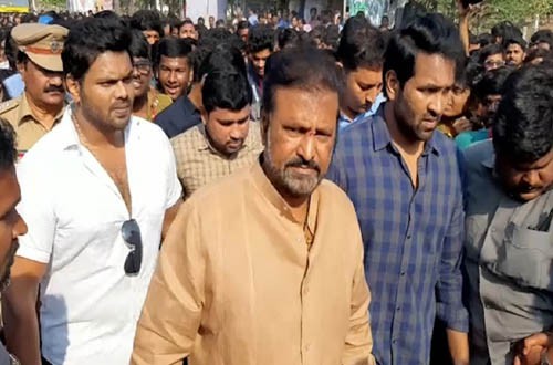 ఎటూ కాకుండా పోయిన మంచు ఫ్యామిలీ