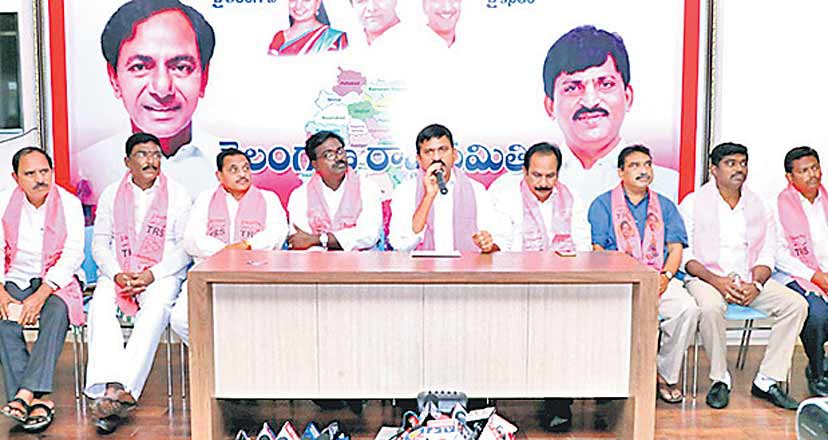 అక్కరకు వచ్చిన విందు రాజకీయం