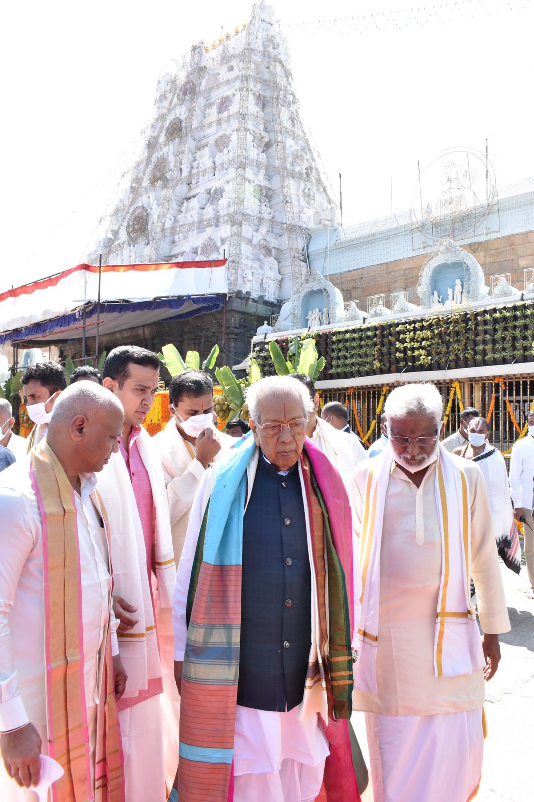 శ్రీవారిని దర్శించుకున్న గవర్నర్ బిశ్వభూషణ్ హరిచందన్