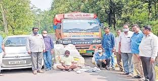 గంజాయి స్మగ్లర్లకు పైలట్లు