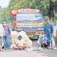 గంజాయి స్మగ్లర్లకు పైలట్లు