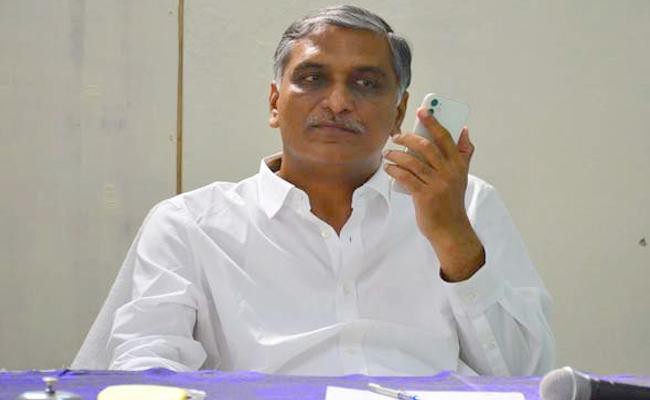 అధికారులపై మండిపడ్డ మంత్రి హరీశ్ రావు