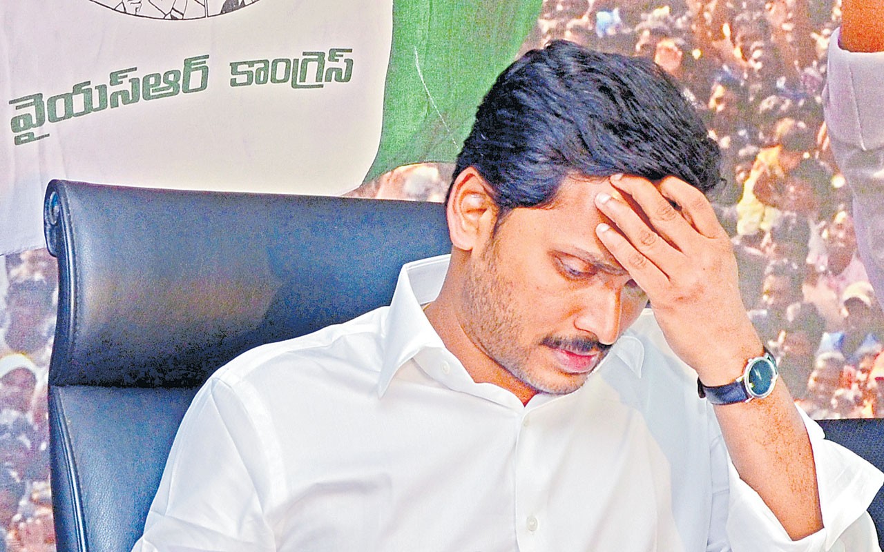 కర్నూలు ఫ్యాన్ లో ముసలం