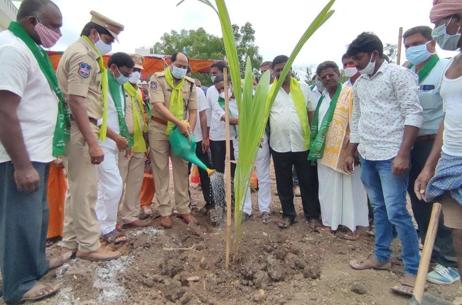 మొక్కలు నాటిన జిల్లా ఎస్పీ రంజన్ రతన్ కుమార్