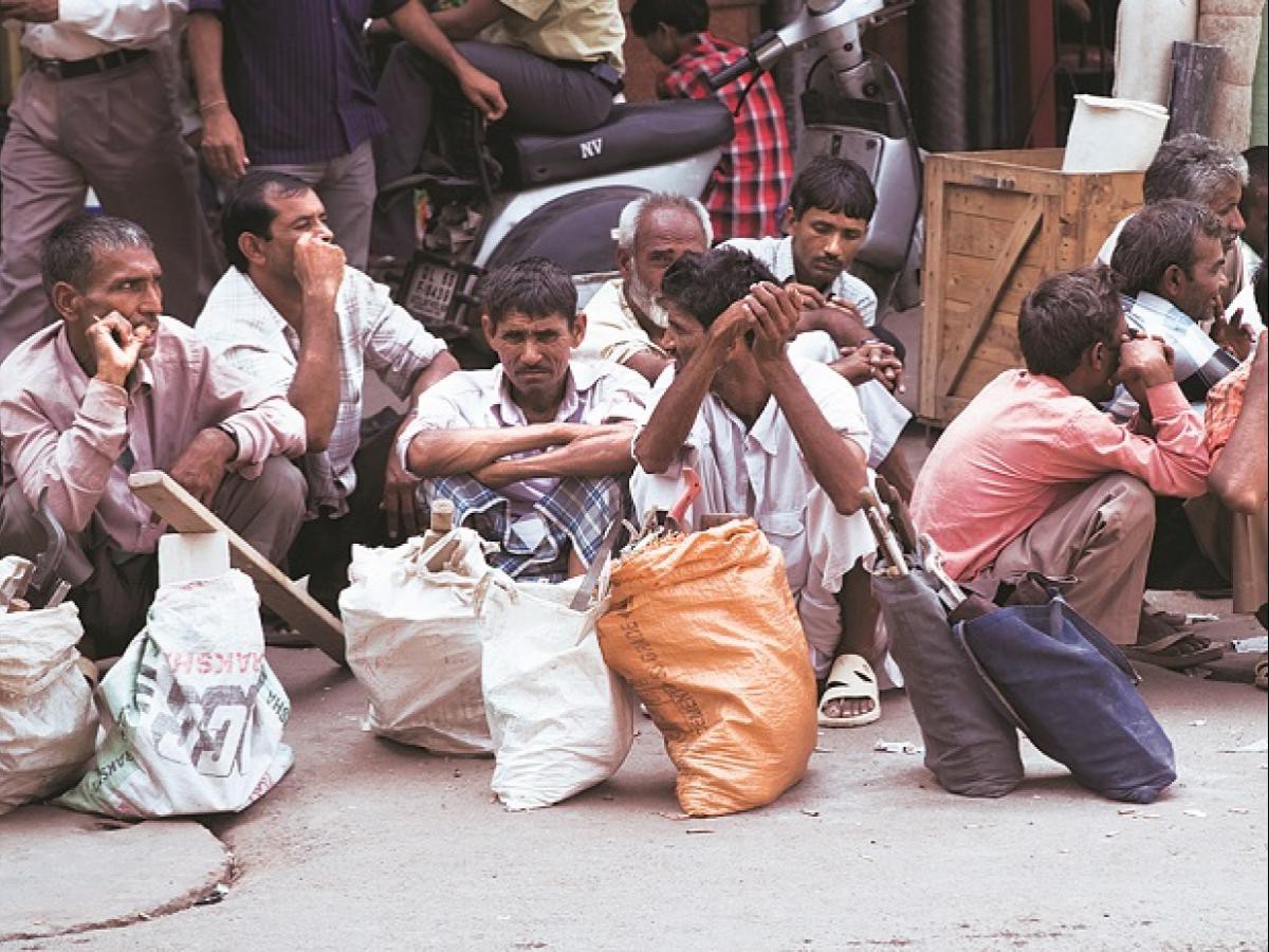 ఆదాయాలు కోల్పొయిన 20 కోట్ల మంది