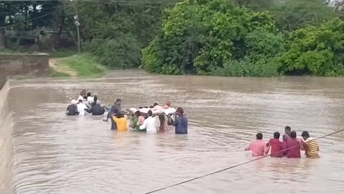 సిద్దిపేట జిల్లాలో ఆఖరి మజిలీ కోసం అవస్థలు