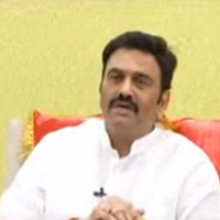 రఘురాముడు రంగు మార్చేశారు....