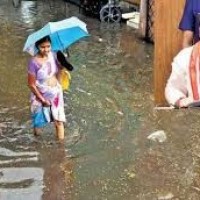 అధికారులు అప్రమత్తంగా ఉండాలి  మంత్రి పొన్నం ప్రభాకర్