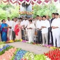 ఇడుపులపాయ లో ఘనంగా వైయస్సార్ జయంతి వేడుకలు