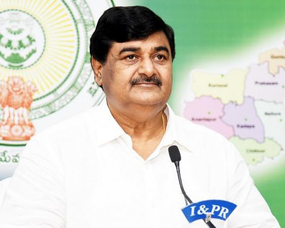 గత పాలకులతోనే నీటీ సమస్యలు మంత్రి ధర్మాన