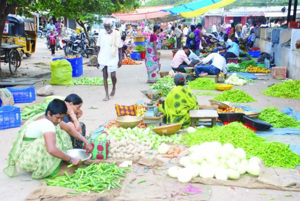 అటకెక్కిన గ్రామ స్థాయి రైతు బజార్లు