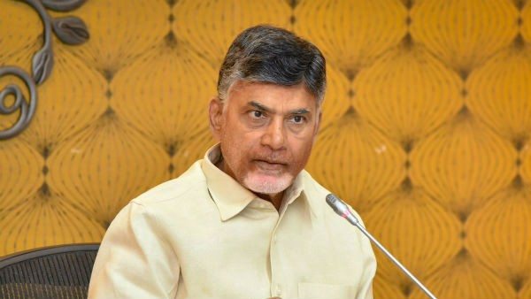 టీడీపీ నేత చంద్రబాబుకి ఏపీ సిఐడి నోటీసులు