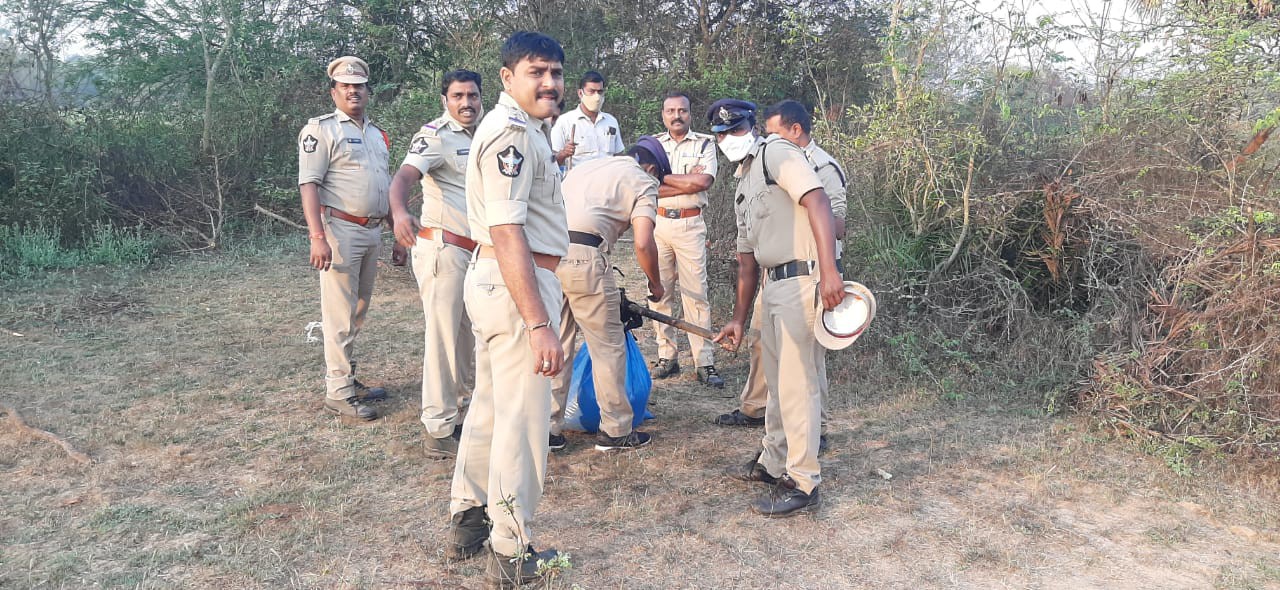 తండాల్లో పోలీసుల కార్డన్ అండ్ సెర్చ్