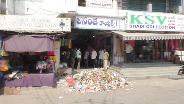 కర్నూలు నగరపాలక సంస్థ సిబ్బంది నిర్వాకం.