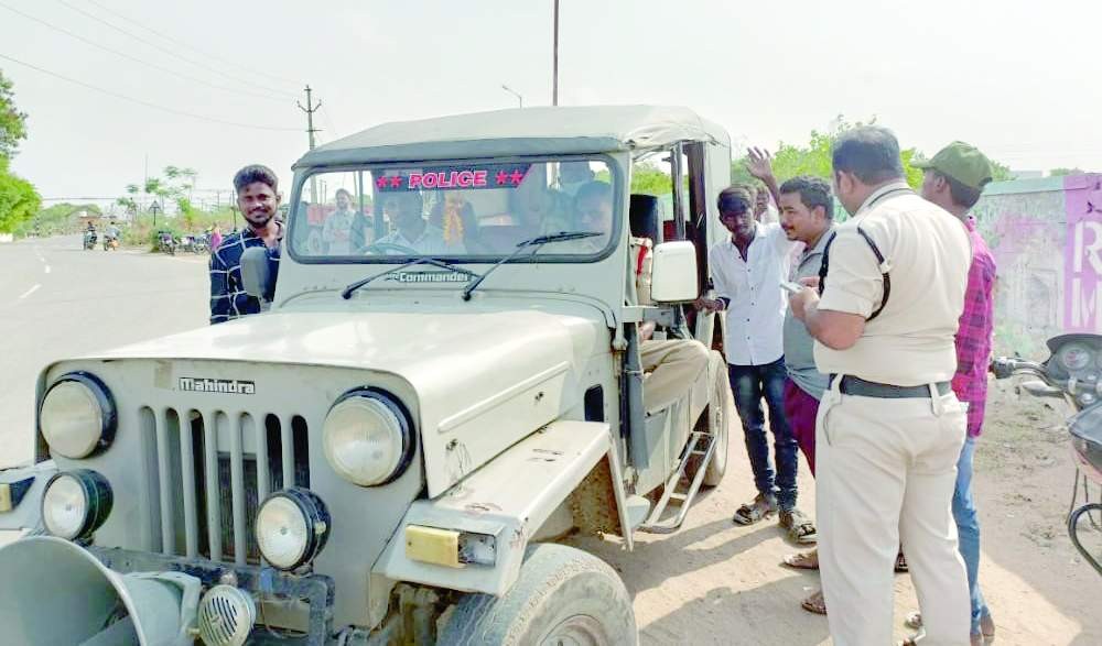 అరెస్టులతో ఉద్యమాన్నిఆపలేరు ఓయూలో విద్యార్ధినేతల అరెస్టు