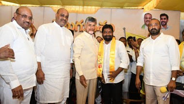 టీడీపీలో చేరిన కోటంరెడ్డి గిరిధర్‌రెడ్డి ..వైసీపీకి షాక్