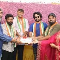 నితిన్, రష్మిక మందన, వెంకీ కుడుముల, మైత్రీ మూవీ మేకర్స్ #VNRTrio మెగాస్టార్ చిరంజీవి క్లాప్ తో గ్రాండ్ గా ప్రారంభం