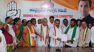 మాకో టిక్కెట్ కావాలి కాంగ్రెస్ వైపు చూస్తున్న నేతలు