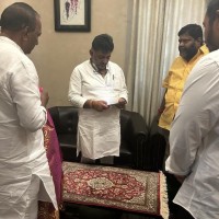 డికె శివకుమార్ తో భేటీ అయిన మల్లారెడ్డి