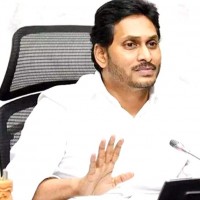 సొంత సామాజిక వర్గాలకే ప్రాధాన్యం