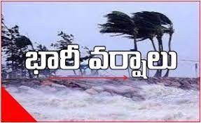 భారీ వర్షాలతో లోతట్టు ప్రాంతాలు జలమయం