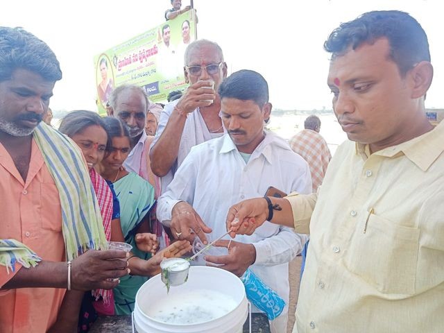 ఈద్గామైదానం వద్ద మజ్జిగపంపిణీ నిర్వహించిన భోగిగణపతిపీఠం..