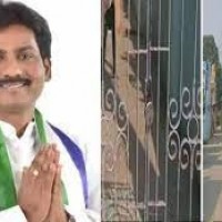 ఎమ్మెల్యే వస్తున్నాడని గ్రామం ఖాళీ...