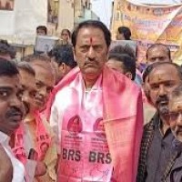 జూబ్లీహిల్స్ ఎమ్మెల్యే మాగంటి గోపీనాథ్ పై  చెప్పులతో దాడి చేసిన మహిళలు 