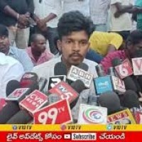 పోలీసులు కొట్టారంటూ బిఆర్ఎస్ నాయకులు ధర్నా 