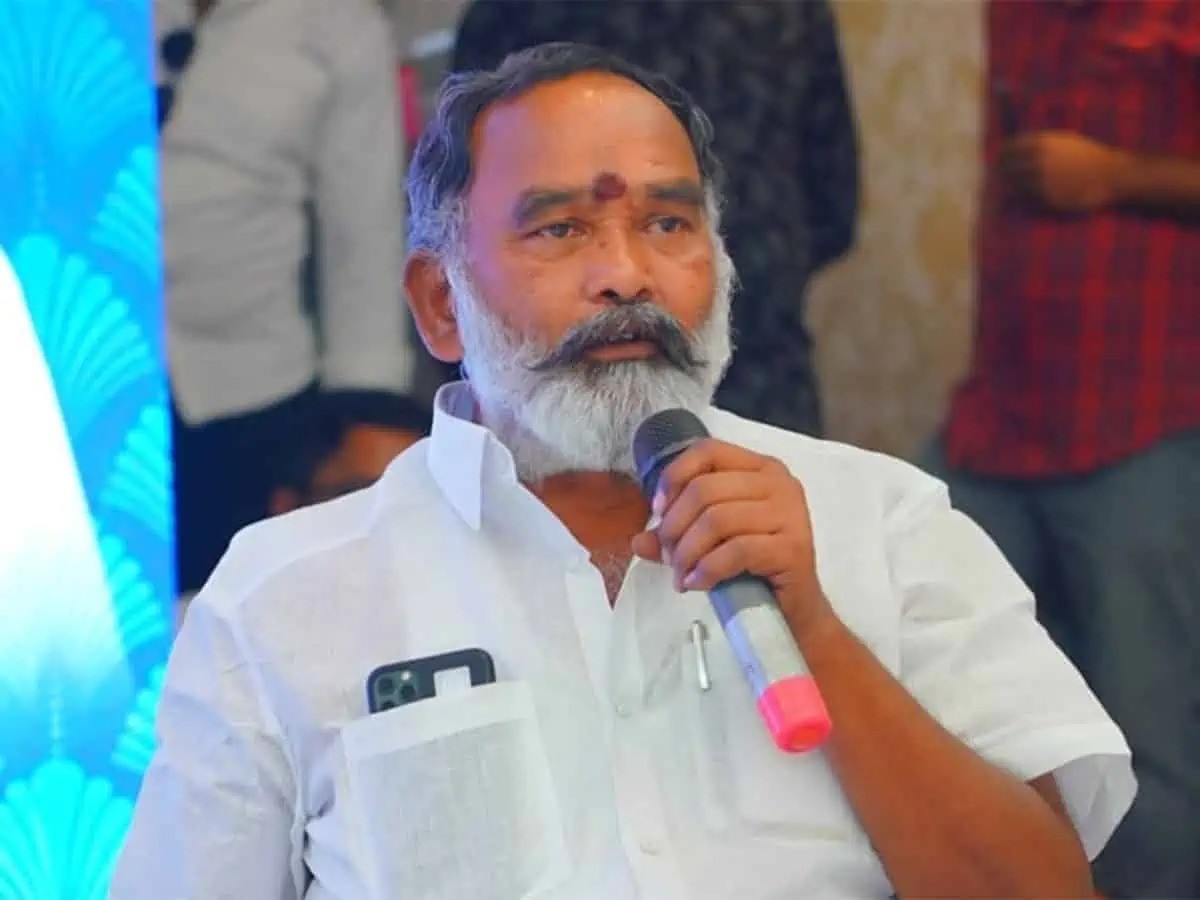 అన్నా రాంబాబు వెనుక వైవి 