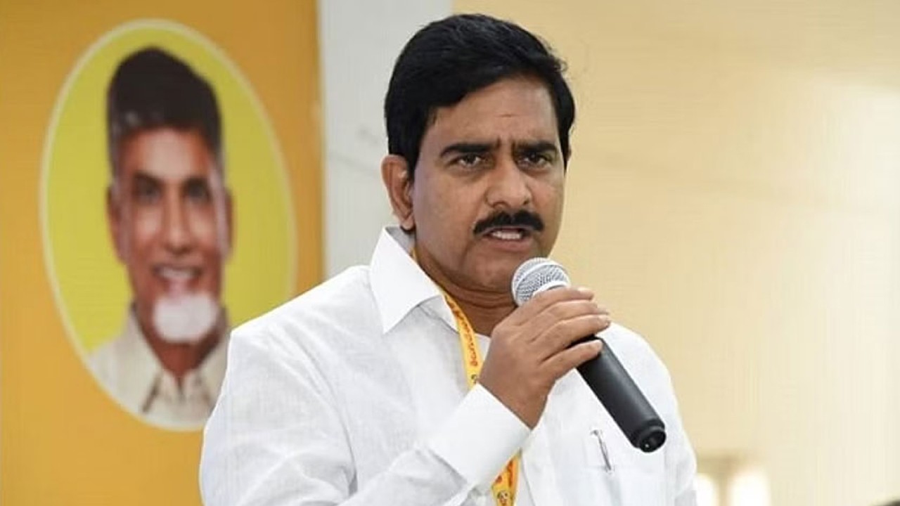 మైనింగ్ కార్యాలయంలో దేవినేని బైటాయింపు