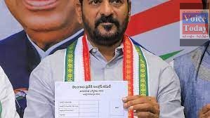 రేవంత్ కు నామినేషన్ నగదు అందించిన కొనాపూర్ గ్రామస్థులు