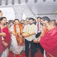 ఆరు నెలల క్రితం లోపలికి  రాకుండా... ఇవాళ...