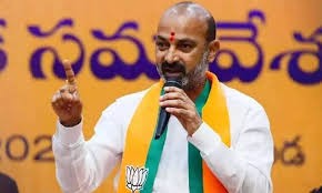 కేటీఆర్ కు తొంగి చూసే బుద్దులే ఉన్నాయి కేంద్ర మంత్రి బండి సంజయ్ కుమార్