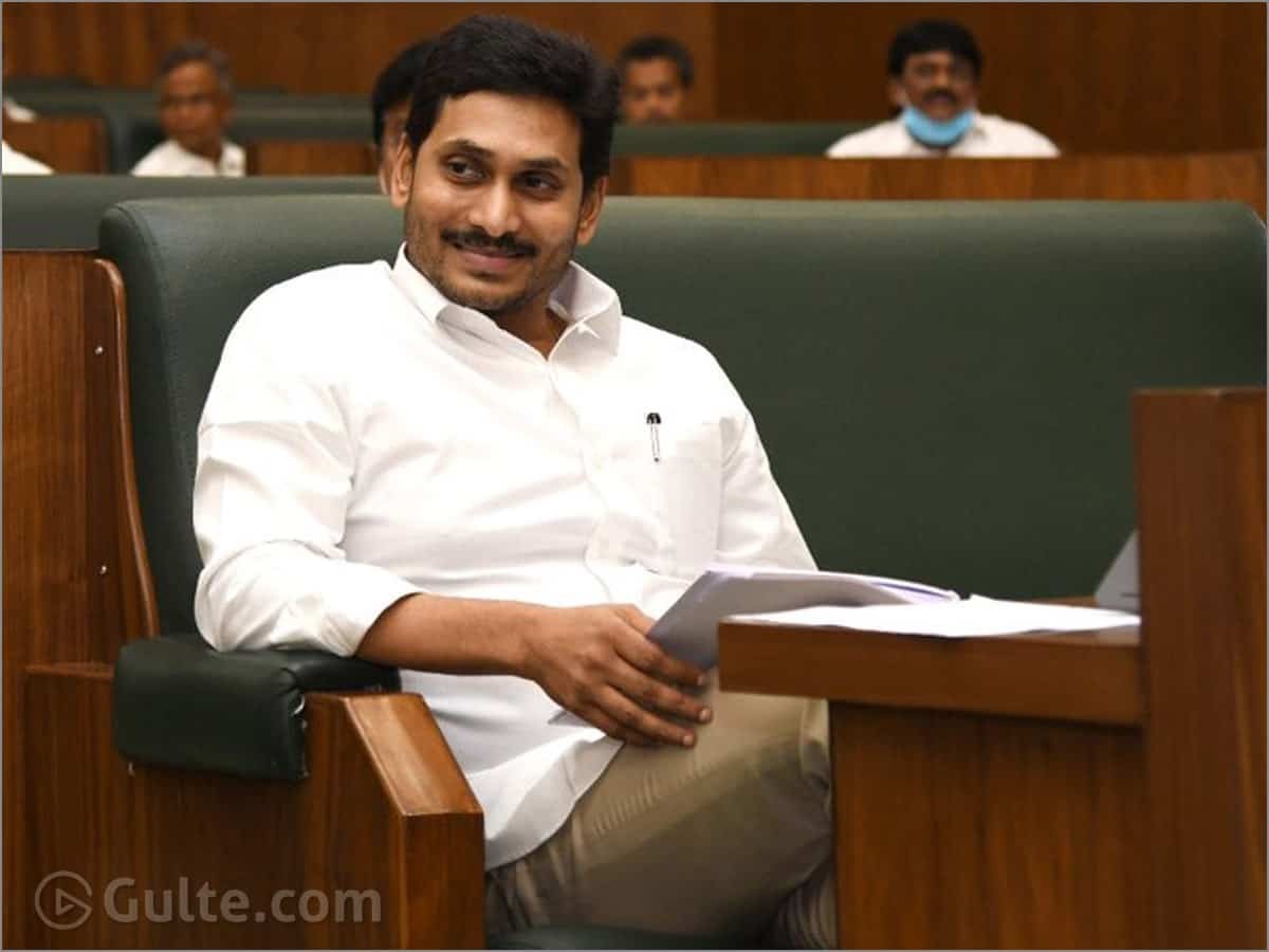 తలనొప్పిగా పరిశీలకుల వ్యవహారం