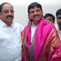 చకచకా మారుతున్న రాజకీయాలు