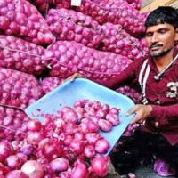 సెంచరీ కొడుతున్న ఉల్లి