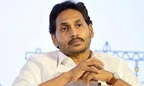 దూరమైన సొంత సామాజిక వర్గం...