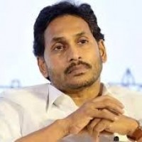 దూరమైన సొంత సామాజిక వర్గం...