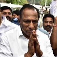 ఇద్దరు మాజీలకు చిక్కుల్లే