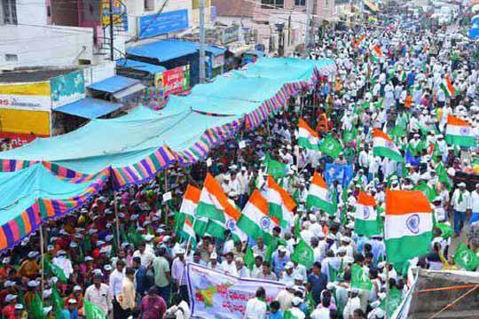 అమరావతిని రాజధానిగా కొనసాగించాలని రైతుల మహాపాదయాత్ర