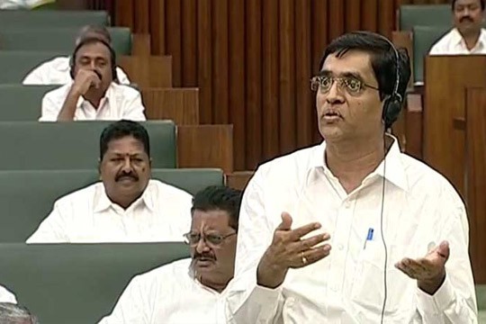 చంద్రబాబు క్షమాపణ చెప్పాలి