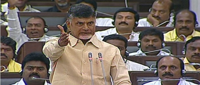 పంటి బిగువున భరిస్తున్న  చంద్రబాబు