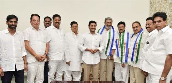 సేఫ్ జోన్ లోకి వెళ్లిపోయిన గోకరాజు