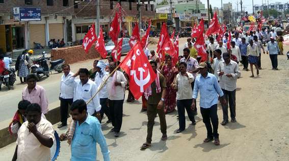 సబ్సిడీ ఉల్లి కేంద్రాల ఏర్పాటుకై కలెక్టర్ కార్యాలయం ఎదుట సిపిఐ ధర్నా  వనపర్తి  