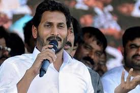 ఆడకత్తెరలో పోకచెక్కలా జగన్