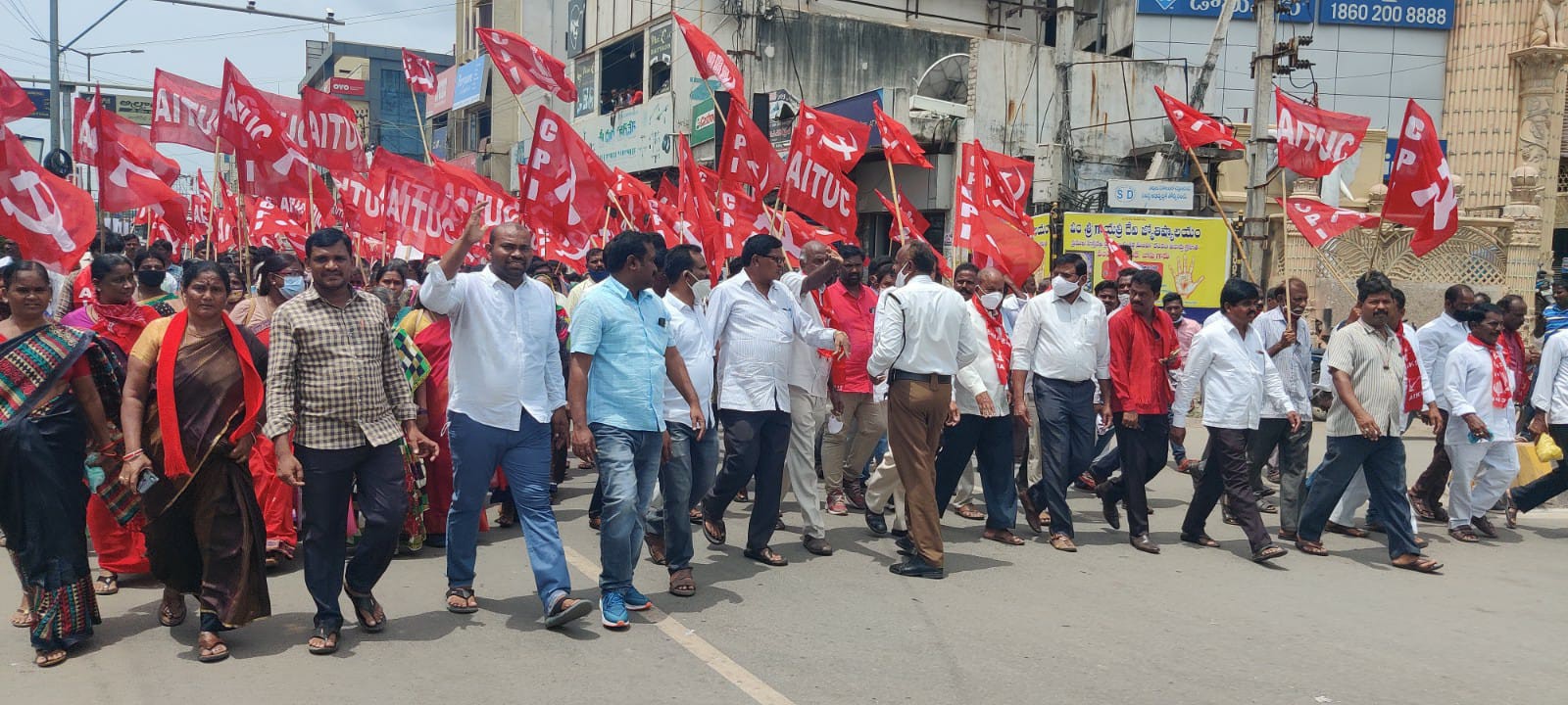 కర్నూల్ బస్టాండ్ నుండి కలెక్టరేట్ వరకు సీపీఐ పాదయాత్ర